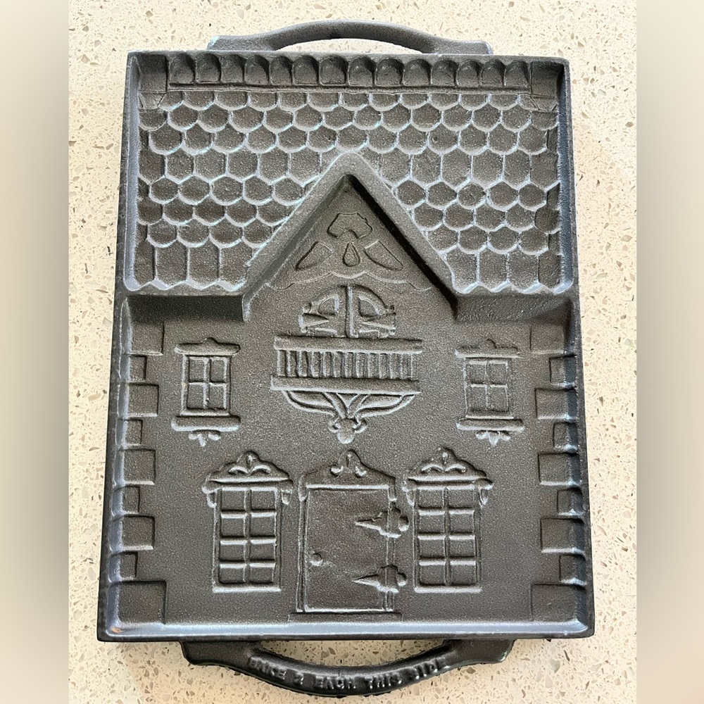 Vintage Large Cast Iron John Wright
Gingerbread House Christmas 2
Sided Molds